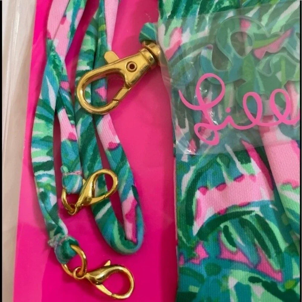 Lilly Pulitzer Adult On The Go Face Mask Set Pouch, Lanyard, Extender Pink